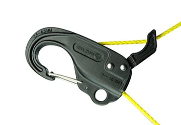 CARABINERS & HOOKS